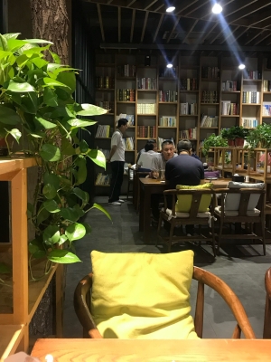 赤峰獨(dú)寵酒館地址電話號(hào)碼查詢-第1張圖片