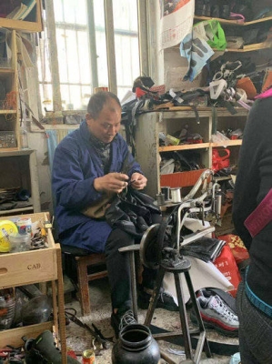 赤峰運(yùn)動鞋修鞋店電話號碼-第1張圖片