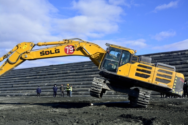 赤峰挖掘機(jī)運(yùn)輸隊電話號碼-第1張圖片