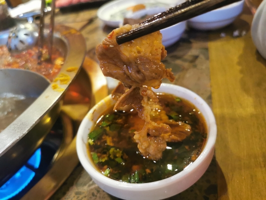 赤峰鮮鴨血火鍋店電話號碼-第1張圖片