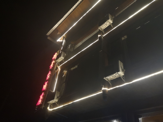 赤峰落地窗觀景酒店電話號(hào)碼-第1張圖片