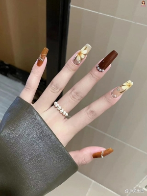 赤峰美甲避雷電話號(hào)碼查詢(xún)-第1張圖片