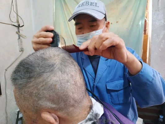 赤峰理發(fā)師阿政簡(jiǎn)介電話(huà)號(hào)碼-第1張圖片