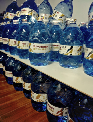 赤峰大桶桶裝水送水電話號(hào)碼-第1張圖片