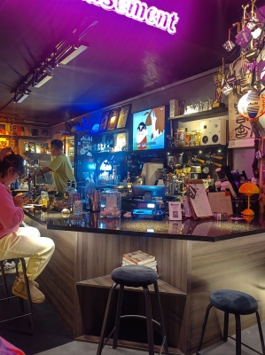 赤峰哪的酒吧好玩點(diǎn)啊電話多少-第1張圖片