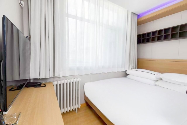 赤峰紅山區(qū)潮流女裝店電話號(hào)碼-第1張圖片