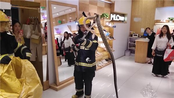 赤峰免稅店服裝店電話號碼-第1張圖片