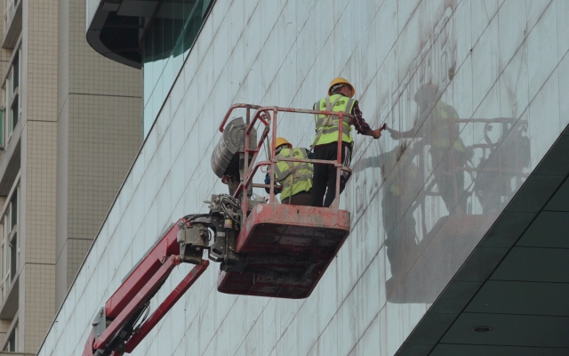 赤峰高空擦玻璃電話號碼是多少-第1張圖片