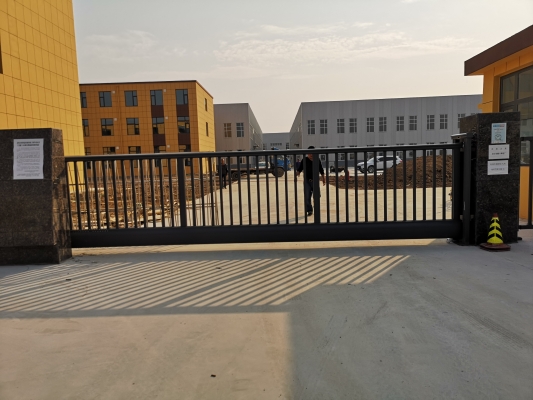 赤峰定制伸縮門批發(fā)電話號(hào)碼-第1張圖片