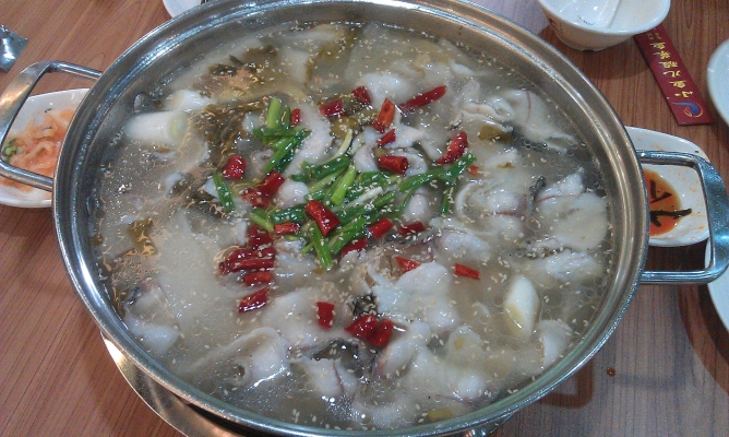 赤峰市小魚兒飯店電話號碼-第1張圖片