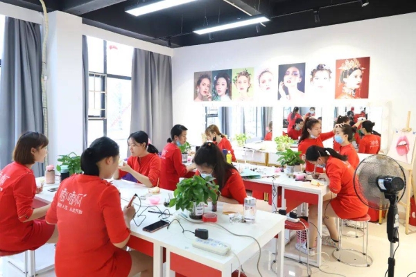 赤峰化妝紋繡培訓平臺電話號碼-第1張圖片