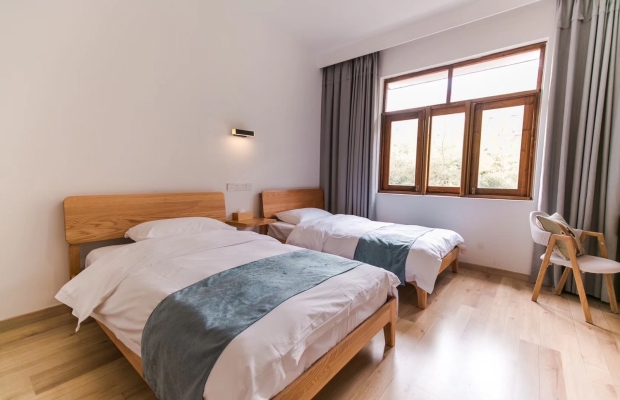 赤峰龍?zhí)洞髰{谷民宿電話號碼-第1張圖片