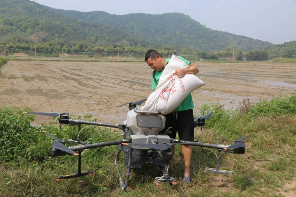 赤峰無(wú)人機(jī)播種租賃電話號(hào)碼-第1張圖片