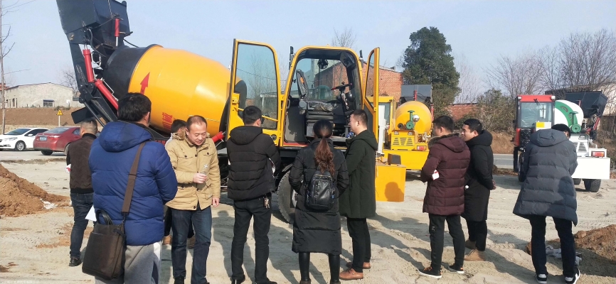 赤峰投料車供應商電話號碼-第1張圖片