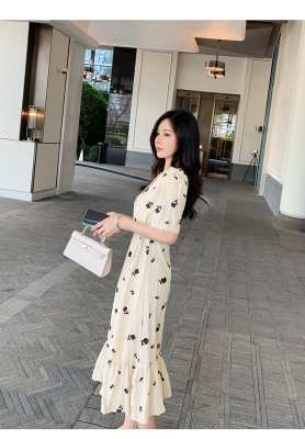 赤峰抹茶女裝專賣(mài)店電話號(hào)碼-第1張圖片