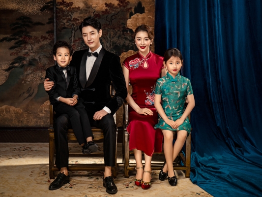 赤峰新年全家福電話多少號-第1張圖片