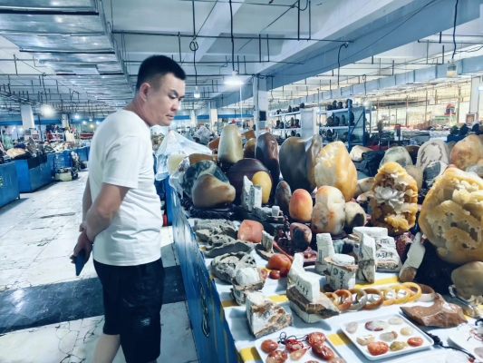 赤峰大型批發(fā)市場(chǎng)-第1張圖片