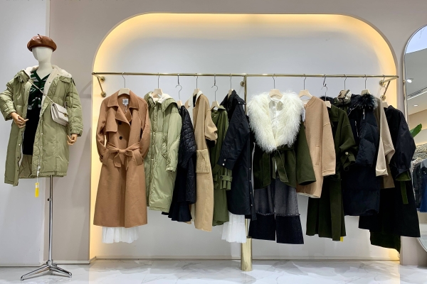 赤峰大牌服裝批發(fā)市場電話號(hào)碼-第1張圖片