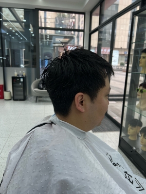 赤峰新城男士剪發(fā)電話號碼查詢-第1張圖片