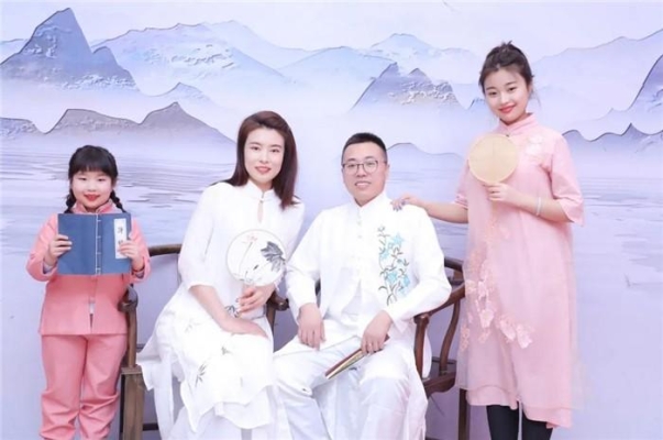 赤峰新年全家福電話號碼查詢-第1張圖片