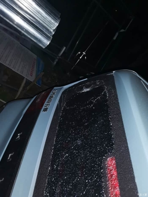 赤峰換擋風(fēng)玻璃電話多少啊-第1張圖片