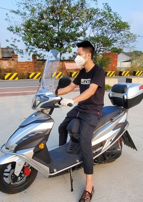 赤峰摩托車風(fēng)擋玻璃店電話號(hào)碼-第1張圖片