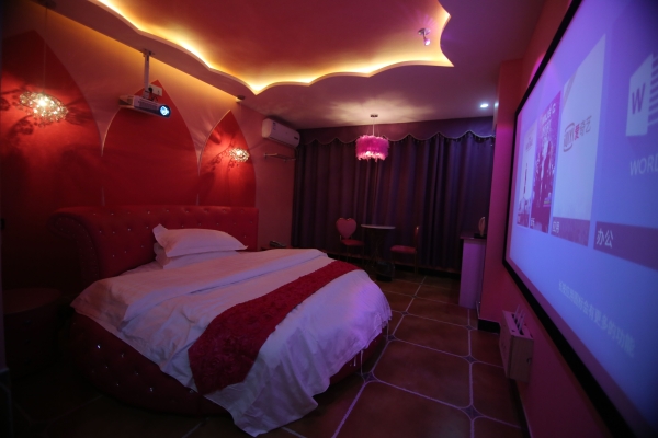 赤峰市黃羅曼酒店地址電話號碼-第1張圖片