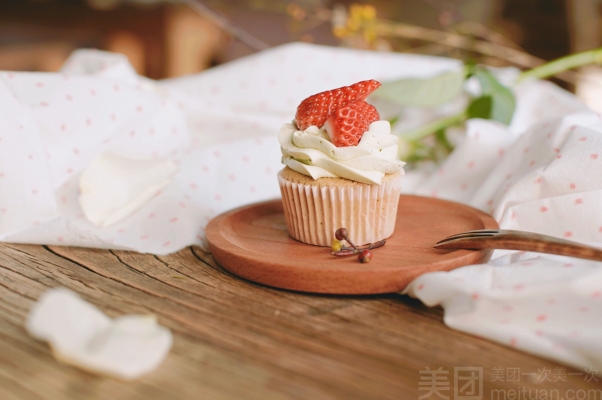 赤峰團(tuán)購(gòu)草莓蛋糕店電話號(hào)碼-第1張圖片