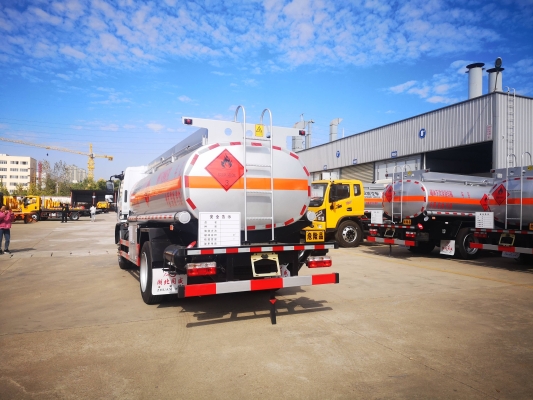 赤峰8噸加油車出租電話號(hào)碼-第1張圖片