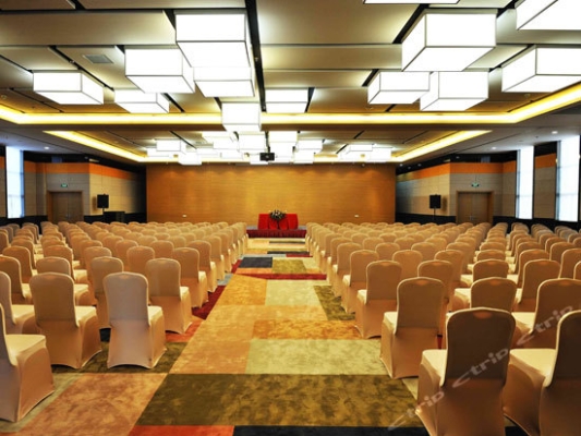 赤峰多倫大鵬酒店電話號(hào)碼多少-第1張圖片