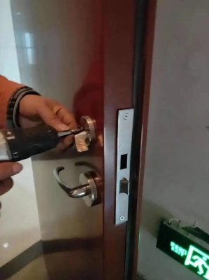 赤峰上門開孔師傅電話號碼是多少-第1張圖片