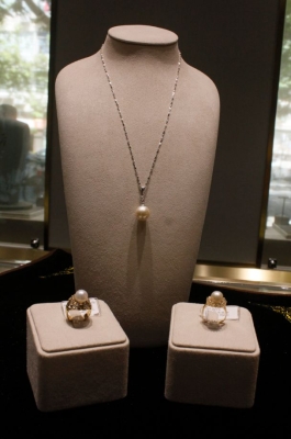 赤峰珠寶首飾典當行電話號碼-第1張圖片