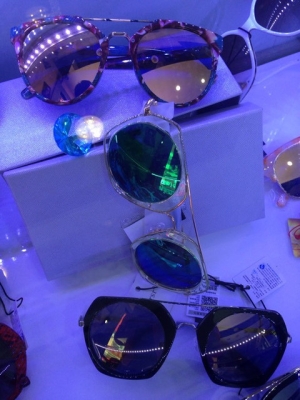 赤峰市海城眼鏡店電話號碼-第1張圖片