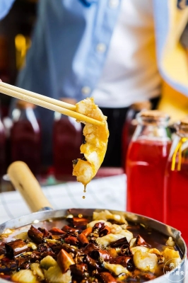 赤峰黑曼酒館電話號碼查詢是多少-第1張圖片