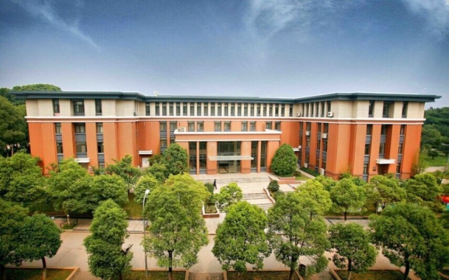 赤峰紡校藍(lán)球場電話號碼是多少-第1張圖片