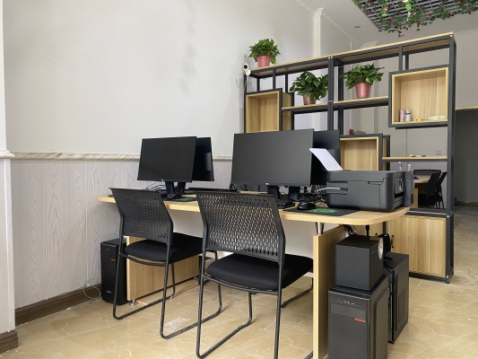 赤峰市時(shí)訊商貿(mào)招聘電話號碼-第1張圖片