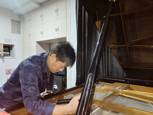 赤峰鋼琴調(diào)律師調(diào)音師電話號(hào)碼-第1張圖片