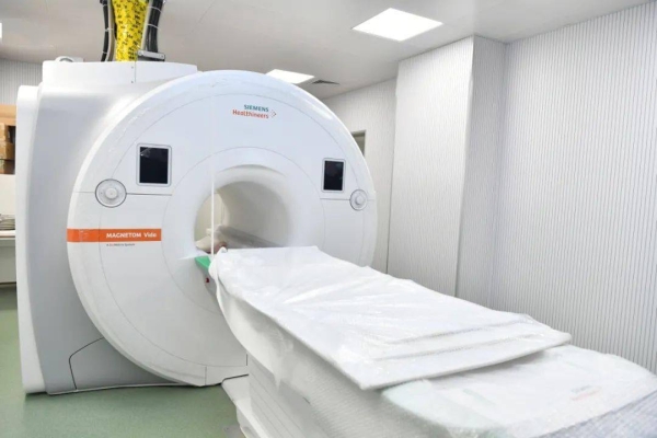 赤峰市醫(yī)院的電話和郵箱是多少-第1張圖片