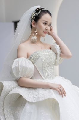 赤峰主持人禮服定制店電話號(hào)碼-第1張圖片