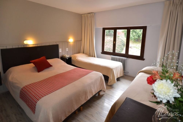 赤峰四人酒店地址電話查詢號(hào)碼-第1張圖片