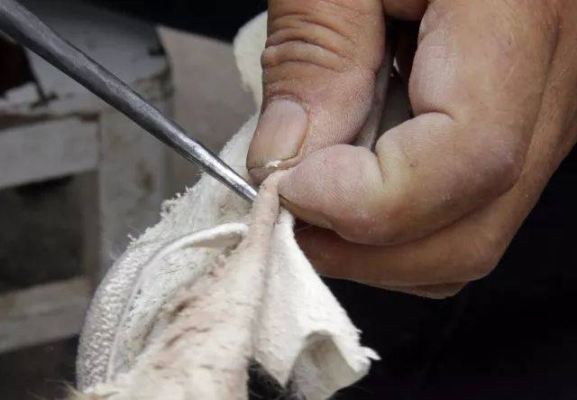 赤峰匠藝?yán)暇品坏刂冯娫捥?hào)碼-第1張圖片