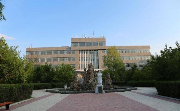 赤峰專(zhuān)科學(xué)校地址電話號(hào)碼-第1張圖片