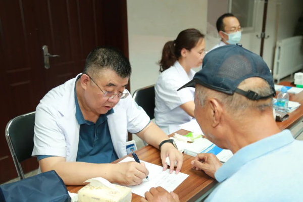 內(nèi)蒙古赤峰二軍醫(yī)院電話號(hào)碼-第1張圖片