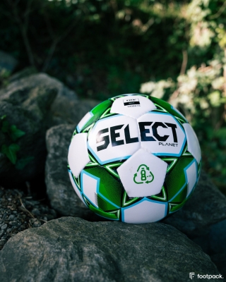 赤峰足球鞋回收電話號(hào)碼查詢-第1張圖片