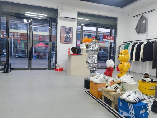 赤峰左里服裝店地址電話號碼-第1張圖片