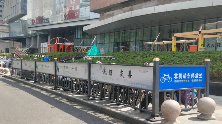 赤峰市政護(hù)欄制造商電話號(hào)碼-第1張圖片