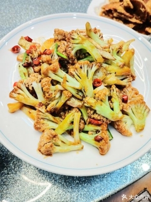 赤峰飯店服務(wù)臺(tái)電話多少號(hào)-第1張圖片