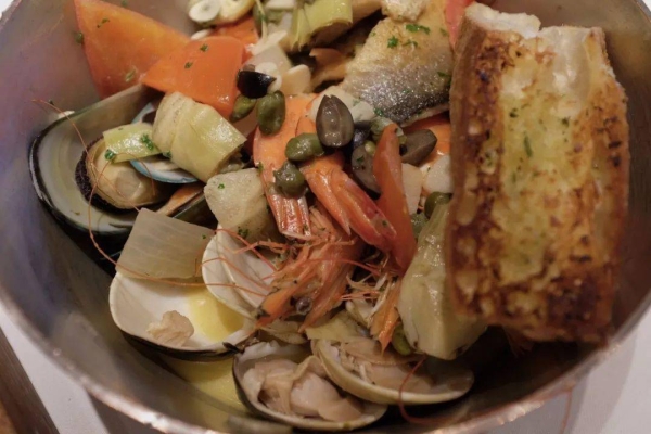 赤峰飲啜酒吧電話地址是多少號(hào)-第1張圖片