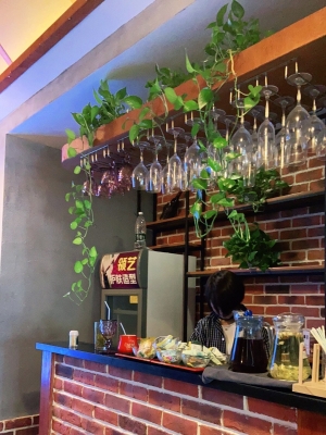 赤峰河邊理發(fā)店電話多少號-第1張圖片