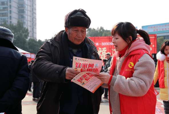 赤峰農(nóng)商銀行貸款電話客服熱線-第1張圖片